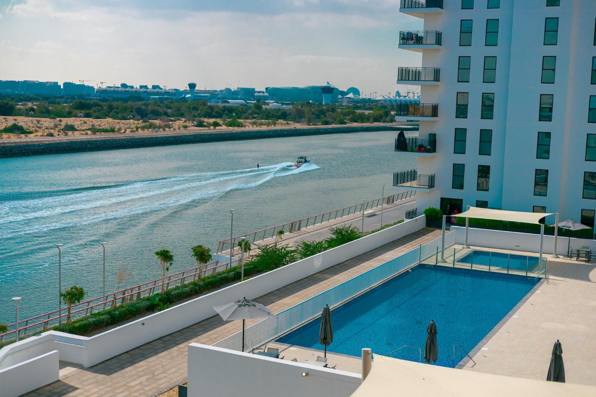 Apartamento Yas Island Elegant 2br With & Pool View *